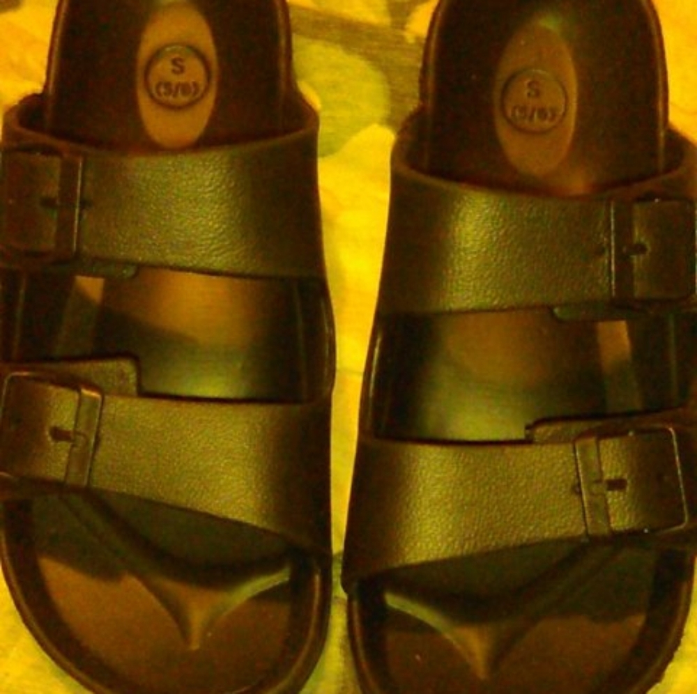 Woman's slip on shoes